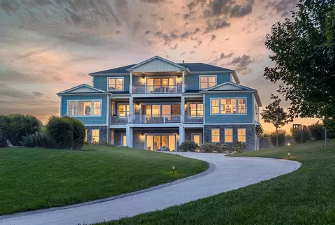 459 Vanderbilt Ln, Portsmouth, RI 02871