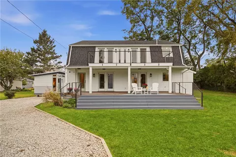 8 Judson Ave, Portsmouth, RI 02871