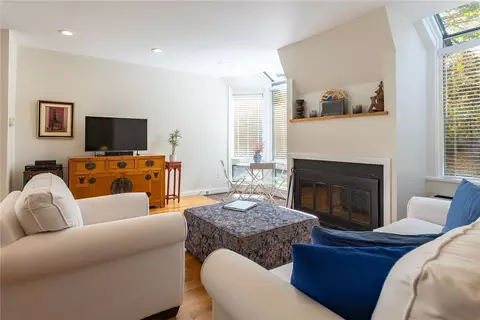 421 Bellevue Ave #2D, Newport, RI 02840