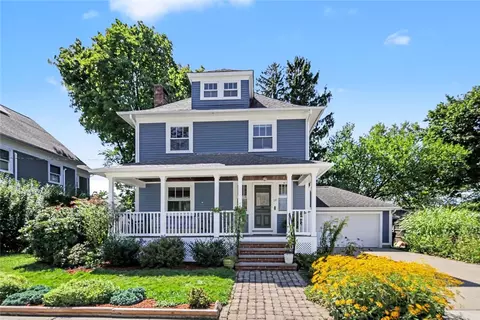 38 Horsford Ave, Rumford, RI 02916