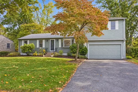 4 Anthony Rd, Barrington, RI 02806