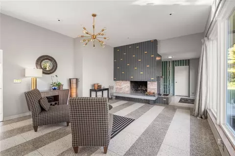 Living - 250 Harris Rd, Smithfield, RI 02917 photo 1 of 4