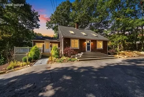 171 Crandall Rd, Tiverton, RI 02878