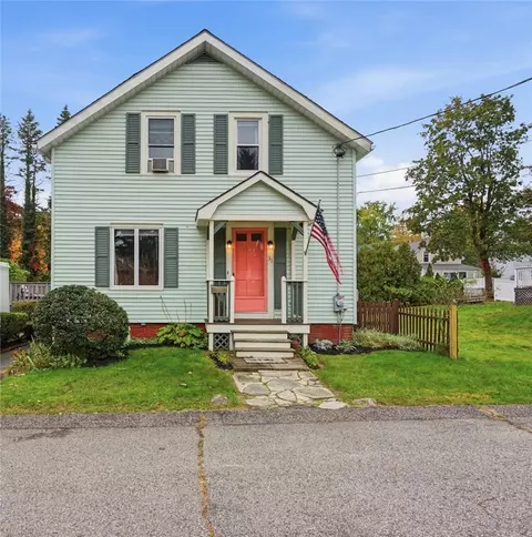 31 Meadow Ave, Cumberland, RI 02864
