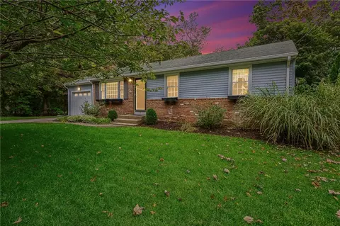 6 Wampanoag Cir, North Kingstown, RI 02852