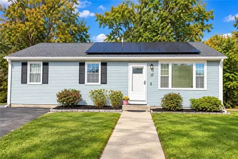 17 Warren Ct, Cranston, RI 02920