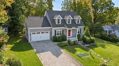 17 Ferry St, Jamestown, RI 02835