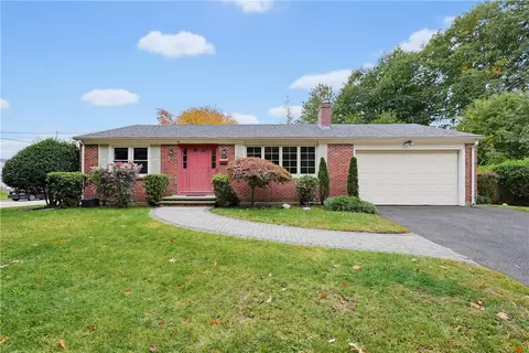 161 Rounds Ave, Riverside, RI 02915