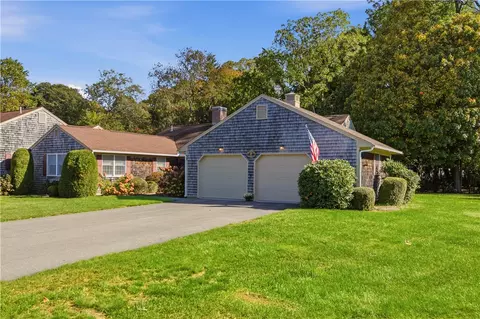 32 Belmont Dr #4, Portsmouth, RI 02871