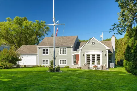 80 Ayrault St, Newport, RI 02840