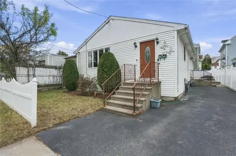 33 Huldah St, Providence, RI 02909