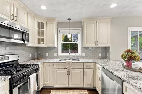16 Hart Ave, Warwick, RI 02889 photo 15