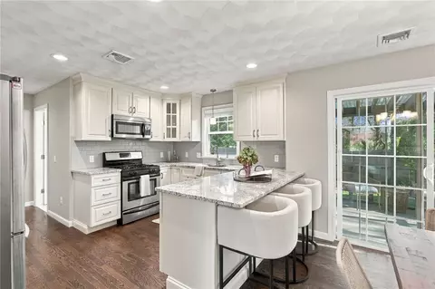 16 Hart Ave, Warwick, RI 02889 photo 4