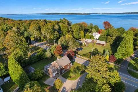 871 E Shore Rd, Jamestown, RI 02835