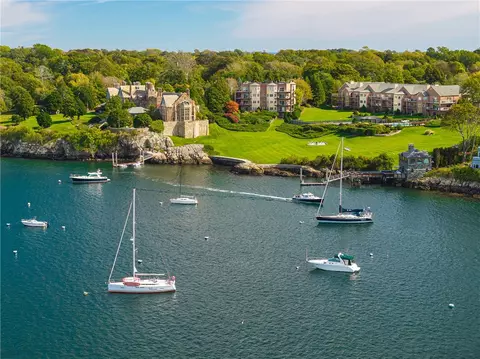 111 Harrison Ave #D5, Newport, RI 02840