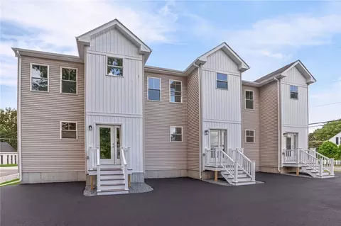 6 Rounds Ave, Riverside, RI 02915
