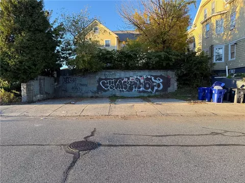 86 Rugby St, Providence, RI 02905