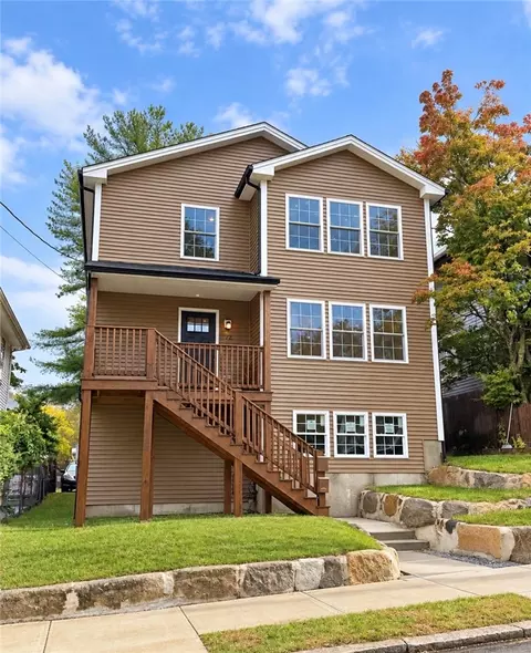 72 Roanoke St, Providence, RI 02908