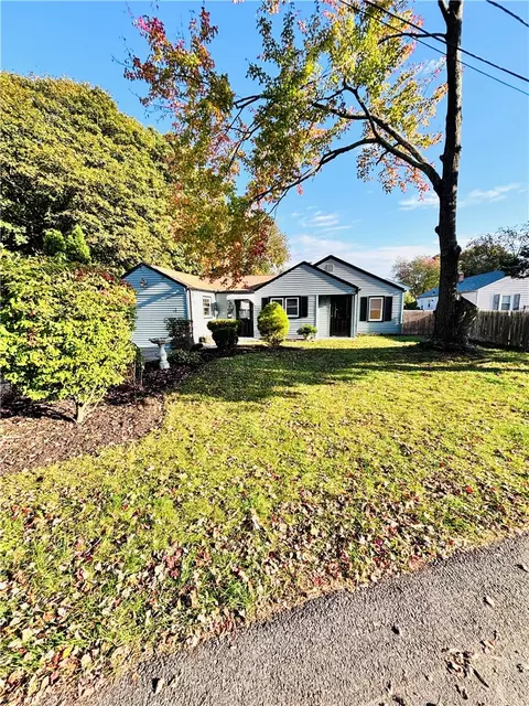 76 Novelty Rd, Warwick, RI 02889