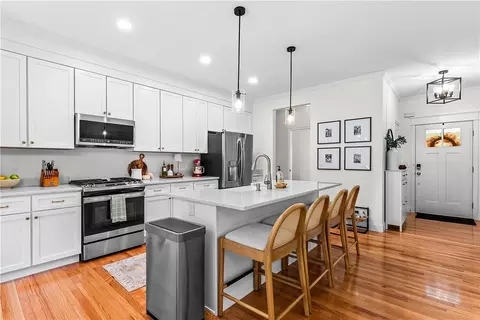 Kitchen - 254 Shore Dr, Coventry, RI 02816 photo 4 of 6