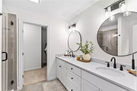 Bath - 254 Shore Dr, Coventry, RI 02816 photo 1 of 3