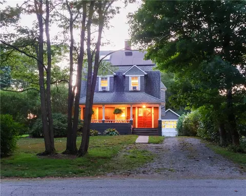 16 Indian Run Rd, South Kingstown, RI 02879