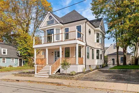 113 Second St, Newport, RI 02840