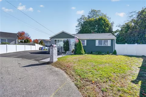 10 Doran Dr, Pawtucket, RI 02861