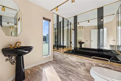 Bath - 8 Pond View Ave, Westerly, RI 02891 photo 3 of 5