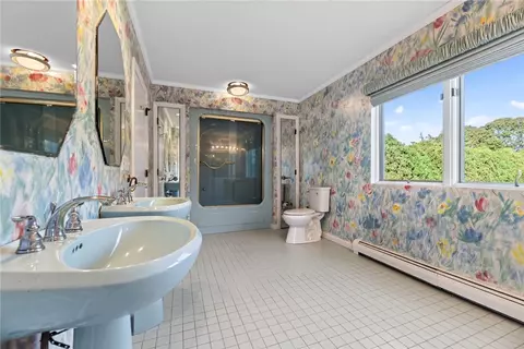 Bath - 8 Pond View Ave, Westerly, RI 02891 photo 4 of 5