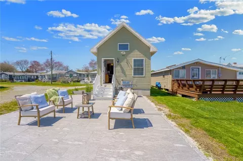 64 Burnside Ave, Narragansett, RI 02882