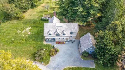 37 Edwards Dr, Portsmouth, RI 02871