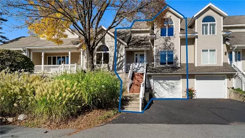 9 Canary Ct, West Warwick, RI 02893
