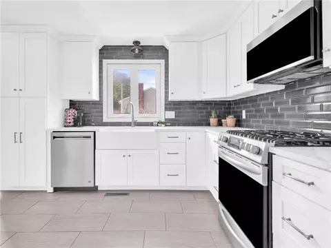 Kitchen - 4 Juniper Dr, West Warwick, RI 02893 photo 5 of 7