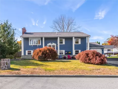 4 Juniper Dr, West Warwick, RI 02893