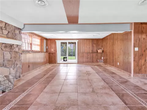 Living - 4 Juniper Dr, West Warwick, RI 02893 photo 5 of 6