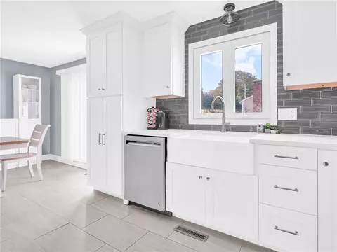 Kitchen - 4 Juniper Dr, West Warwick, RI 02893 photo 6 of 7