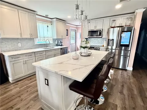 94 Gloucester St, Providence, RI 02908