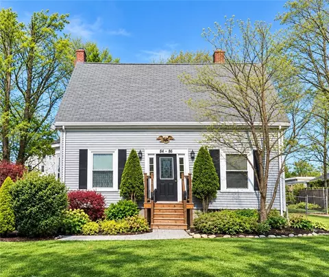 84 Church St, Rockland, MA 02370