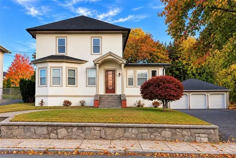 97 Clyde St, West Warwick, RI 02893