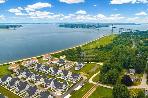 5 Portsmouth Ln, Portsmouth, RI 02871