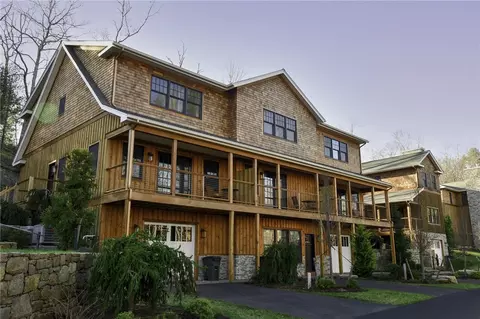 5 Gardenia Dr, Richmond, RI 02898