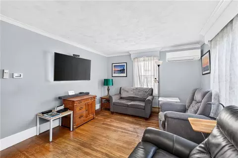 Living - 333 Maple St, Warwick, RI 02888 photo 1 of 2