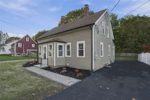 77 Main St, North Smithfield, RI 02876