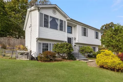 63 Woodside St, Cranston, RI 02920 | MLS# 1426686 | 49 Photos - Movoto