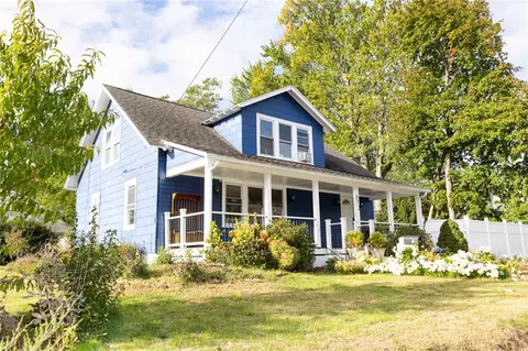 872 Main Ave, Warwick, RI 02886