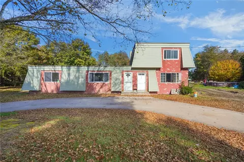 691 Dry Bridge Rd, North Kingstown, RI 02852