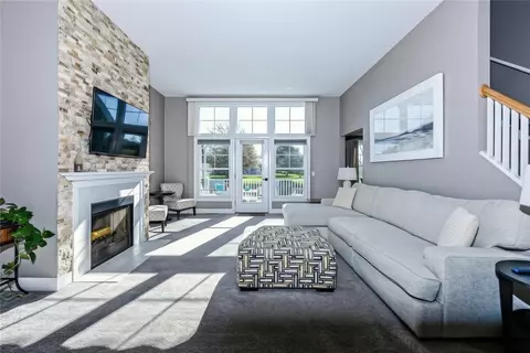 94 Storm King Dr, Portsmouth, RI 02871