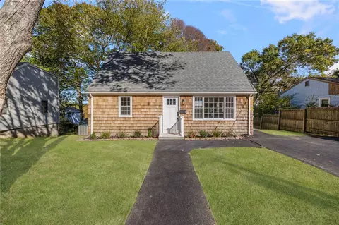 16 Triton Dr, Saunderstown, RI 02874