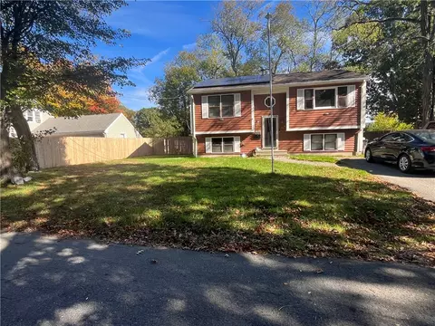 39 Sachem Rd, Riverside, RI 02915